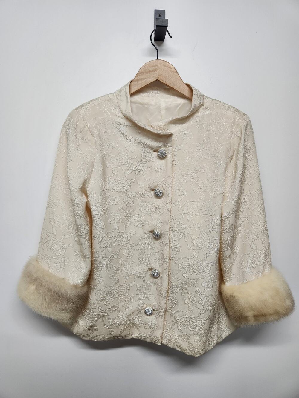 Vintage Women's Ivory Floral Brocade/Jacquard Jacket With Real Fur Cuffs, Sz M/L